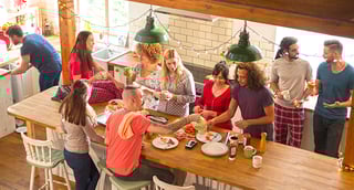 Hero_Houseguests_538776816_800x430